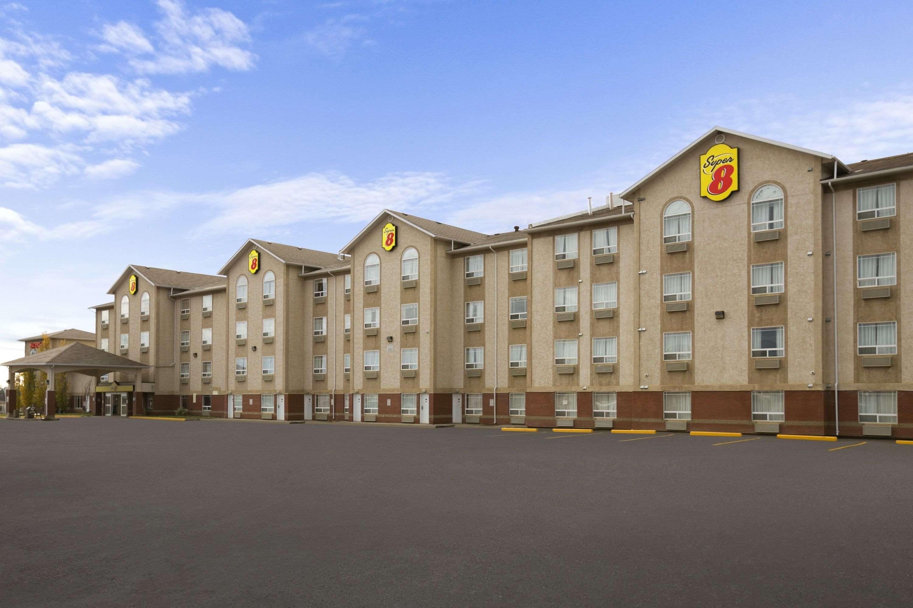 Super 8 By Wyndham Fort Nelson Bc Exterior foto